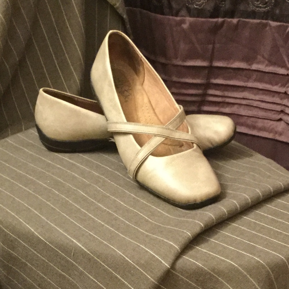 *Moving Sale!* Ballerina Flats by Life Stride